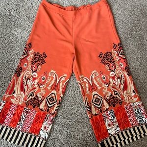 Chico’s wide leg  Tribal paisley crop pants Chicos size 3. W16. NWT